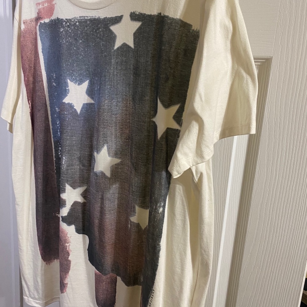 American Eagle XXL white shirt with American flag
